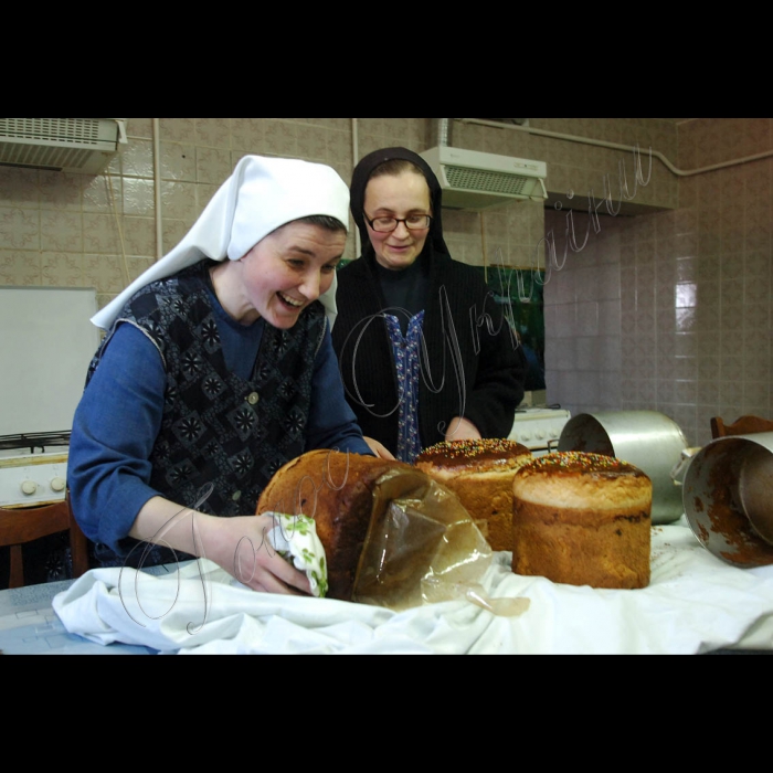 Львів
Монастир Святого Іосіфа.
Монашки готуються до Великодня.