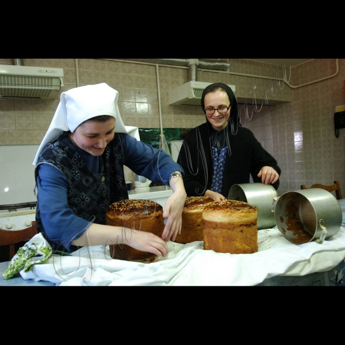 Львів
Монастир Святого Іосіфа.
Монашки готуються до Великодня.