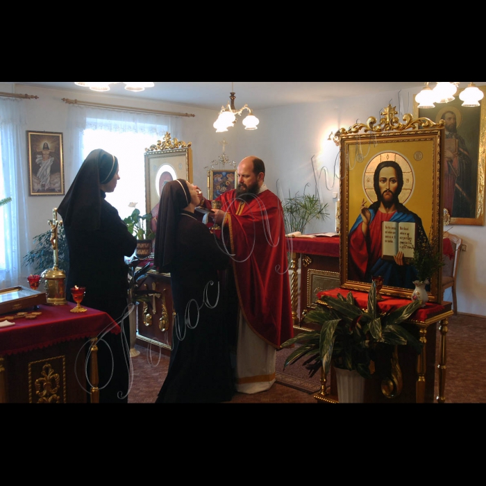 Львів
Монастир Святого Іосіфа.
Монашки готуються до Великодня.
