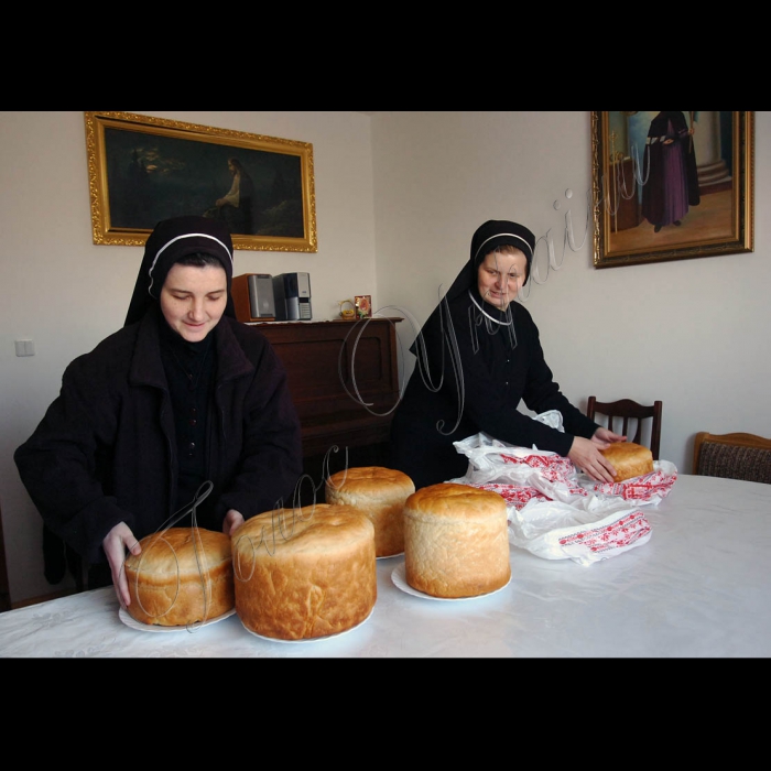 Львів
Монастир Святого Іосіфа.
Монашки готуються до Великодня.