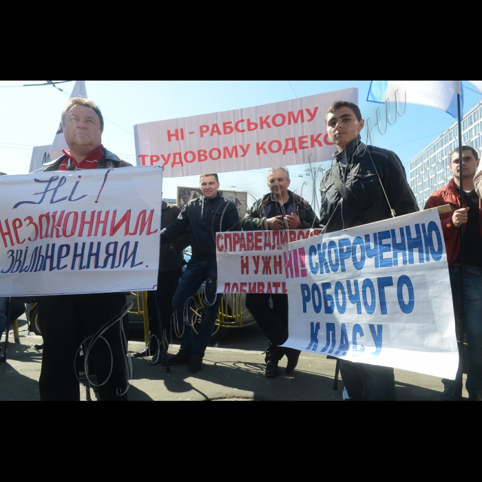 З нагоди Всесвітнього дня охорони праці та  Дня міжнародної солідарності трудящих Конфедерація вільних профспілок України (за участі структурних підрозділів, що входять до її складу, громадських рухів та студентських організацій) провела масштабну акцію.  