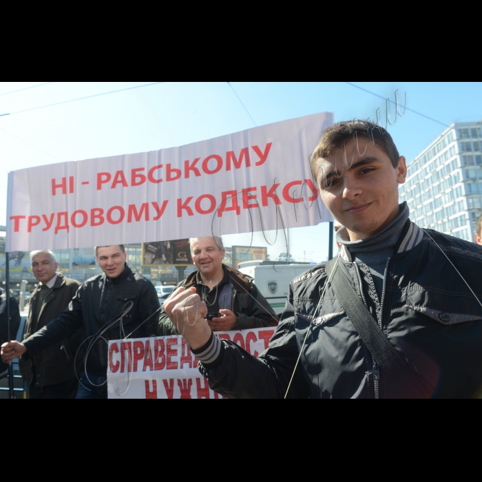 З нагоди Всесвітнього дня охорони праці та  Дня міжнародної солідарності трудящих Конфедерація вільних профспілок України (за участі структурних підрозділів, що входять до її складу, громадських рухів та студентських організацій) провела масштабну акцію.  