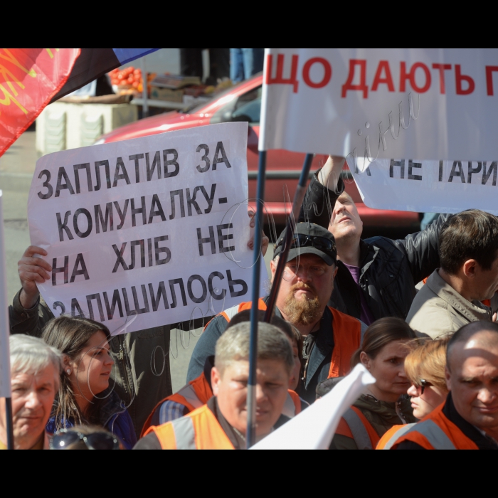 З нагоди Всесвітнього дня охорони праці та  Дня міжнародної солідарності трудящих Конфедерація вільних профспілок України (за участі структурних підрозділів, що входять до її складу, громадських рухів та студентських організацій) провела масштабну акцію.  