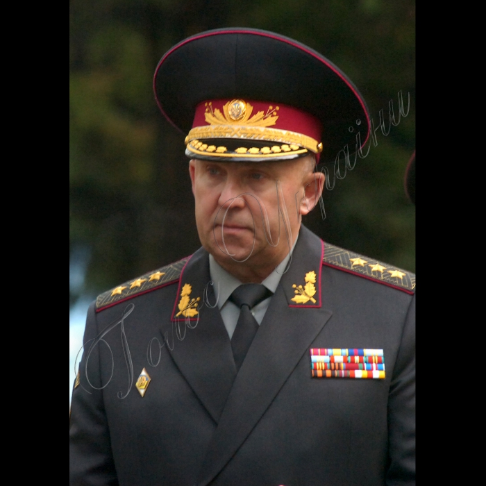 Відбулась церемонія офіційної зустрічі військової делегації ЄС на чолі з головою
Військового комітету Європейського Союзу генералом Хаканом Сиреном
з начальником Генерального штабу – Головнокомандувачем Збройних Сил України генерал-полковником Григорієм Педченком.