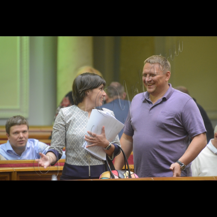 Вечірнє пленарне засідання Верховної Ради України.
Вікторія Пташник  (позафр), Олександр Шевченко (позафр),