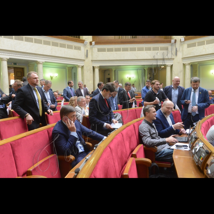 Вечірнє пленарне засідання Верховної Ради України.