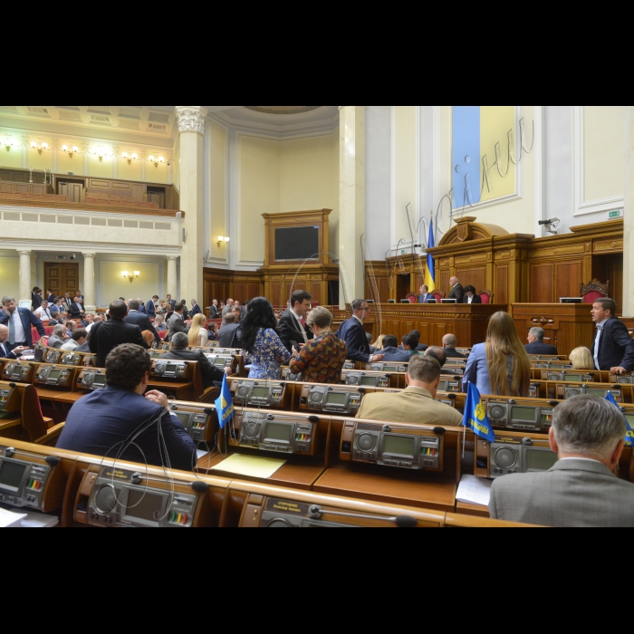 Вечірнє пленарне засідання Верховної Ради України.