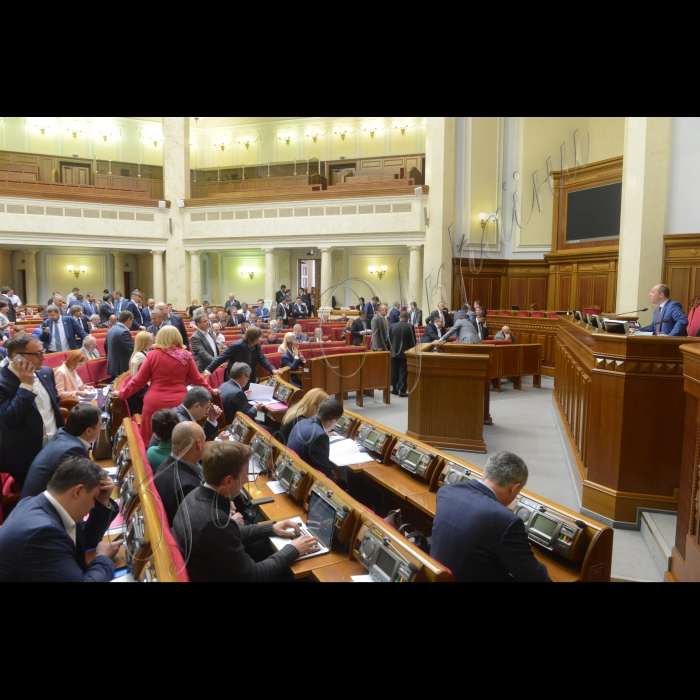 Вечірнє пленарне засідання Верховної Ради України.