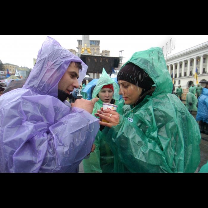 У Києві на Майдані Незалежності продовжується Всеукраїнський страйк-протест проти Податкового кодексу. 