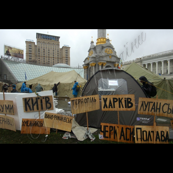 У Києві на Майдані Незалежності продовжується Всеукраїнський страйк-протест проти Податкового кодексу. 