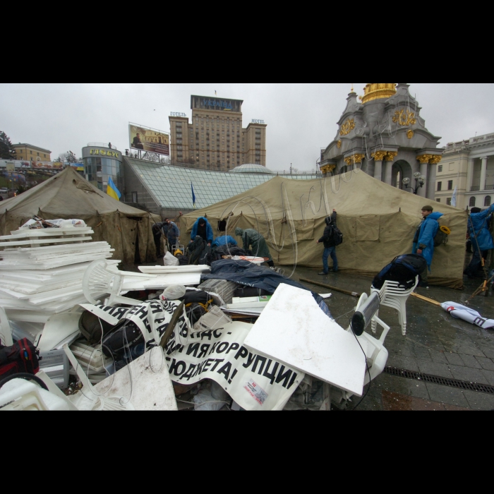 У Києві на Майдані Незалежності продовжується Всеукраїнський страйк-протест проти Податкового кодексу. 