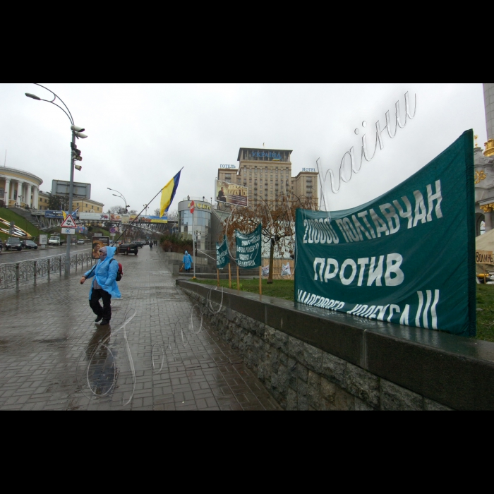 У Києві на Майдані Незалежності продовжується Всеукраїнський страйк-протест проти Податкового кодексу. 