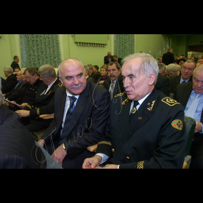 У великій залі Федерації профспілок України відбувся VI Пленум ЦК Профспілки працівників вугільної промисловості України з порядком денним: «Про шляхи вирішення соціально-економічних проблем галузі в умовах її реформування».