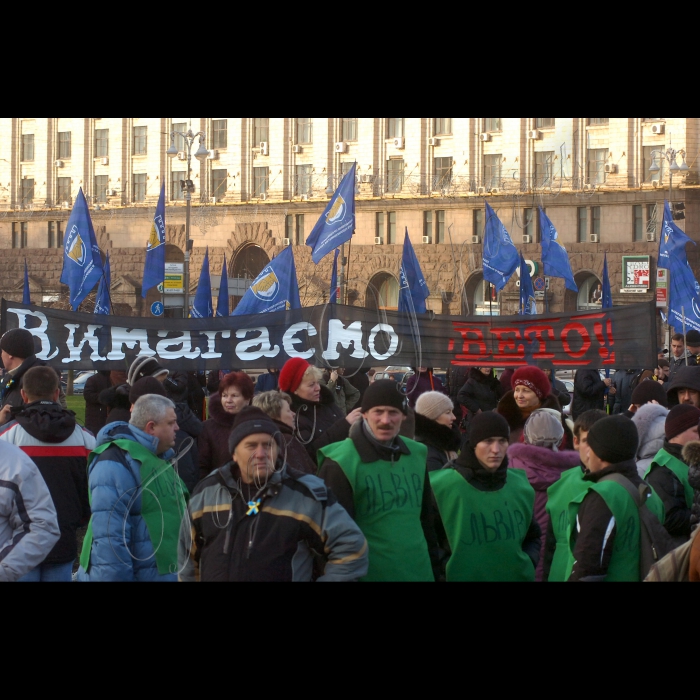 У Києві на Майдані Незалежності продовжується Всеукраїнський страйк-протест проти Податкового кодексу.