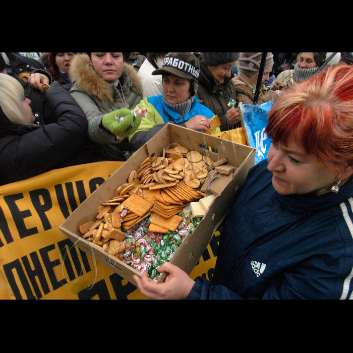 У Києві на Майдані Незалежності продовжується Всеукраїнський страйк-протест проти Податкового кодексу.