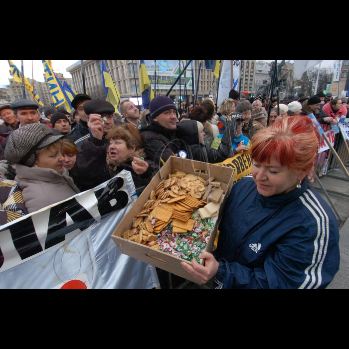 У Києві на Майдані Незалежності продовжується Всеукраїнський страйк-протест проти Податкового кодексу.