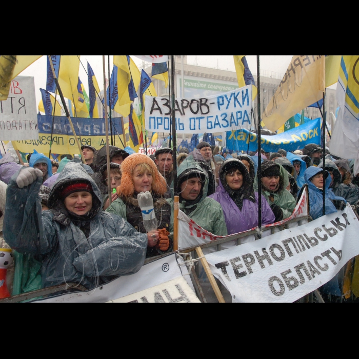 У Києві на Майдані Незалежності продовжується Всеукраїнський страйк-протест проти Податкового кодексу.