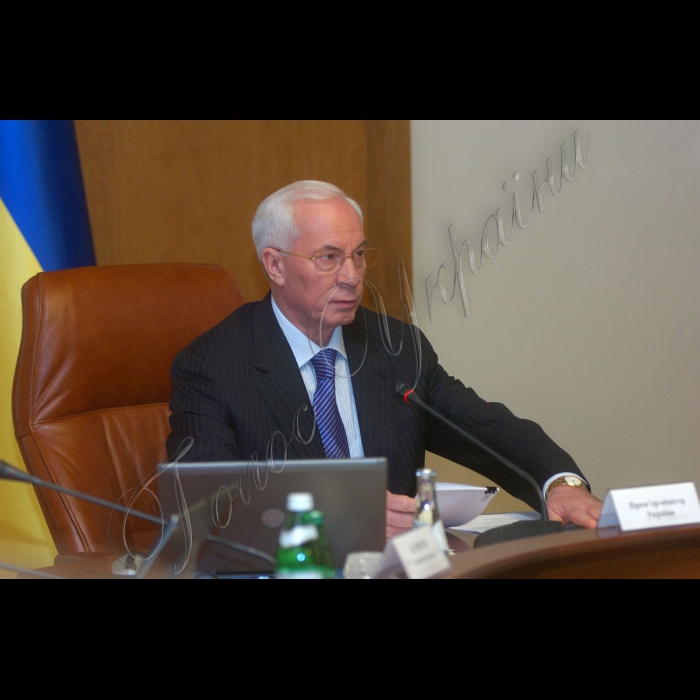 Засідання Кабінету Міністрів України

Кабінет Міністрів завершує розробку і прийняття нормативної бази, необхідної для ефективного запровадження з 1 січня 2011 року нового Бюджетного кодексу. Про це повідомив Прем'єр-міністр Микола Азаров на засіданні уряду. «На сьогоднішньому засіданні в рамках цієї роботи буде розглянуто порядок покриття тимчасових касових розривів Пенсійного фонду України, як це передбачено 43 статтею Кодексу»,  -- сказав Микола Азаров.
