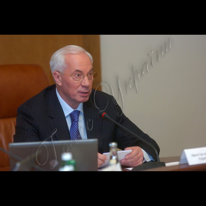 Засідання Кабінету Міністрів України

Кабінет Міністрів завершує розробку і прийняття нормативної бази, необхідної для ефективного запровадження з 1 січня 2011 року нового Бюджетного кодексу. Про це повідомив Прем'єр-міністр Микола Азаров на засіданні уряду. «На сьогоднішньому засіданні в рамках цієї роботи буде розглянуто порядок покриття тимчасових касових розривів Пенсійного фонду України, як це передбачено 43 статтею Кодексу»,  -- сказав Микола Азаров.
