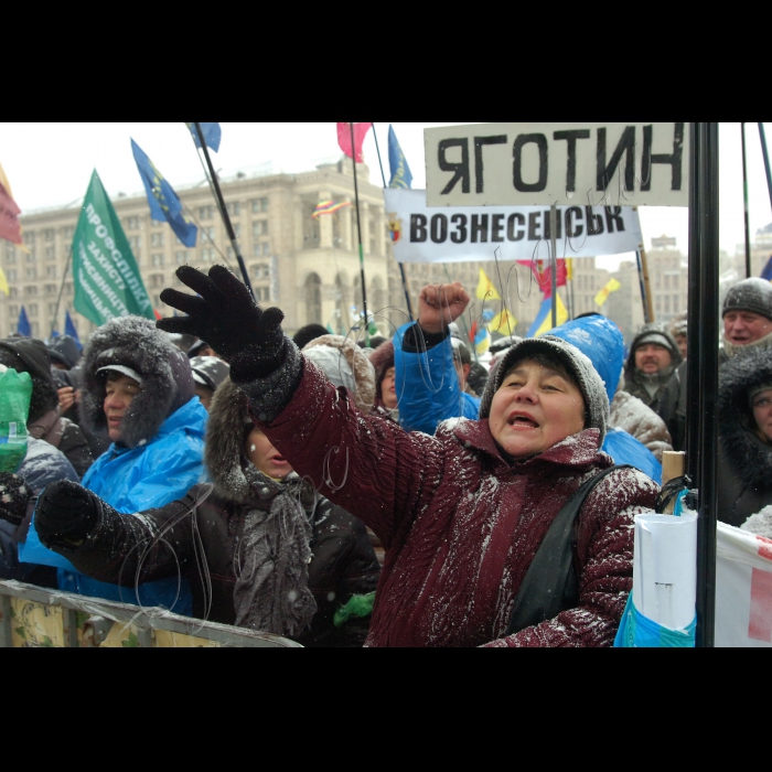 У Києві на Майдані Незалежності продовжується Всеукраїнський страйк протесту проти Податкового кодексу.