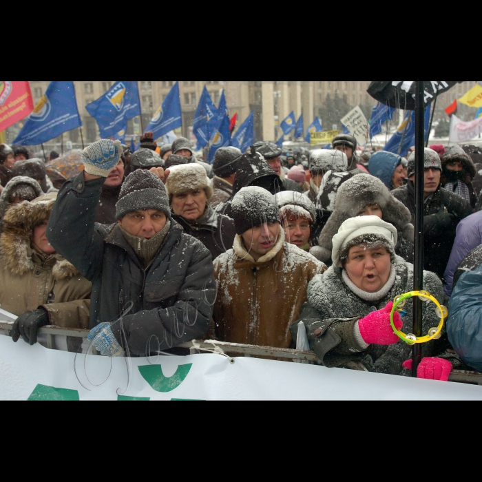 У Києві на Майдані Незалежності продовжується Всеукраїнський страйк протесту проти Податкового кодексу.