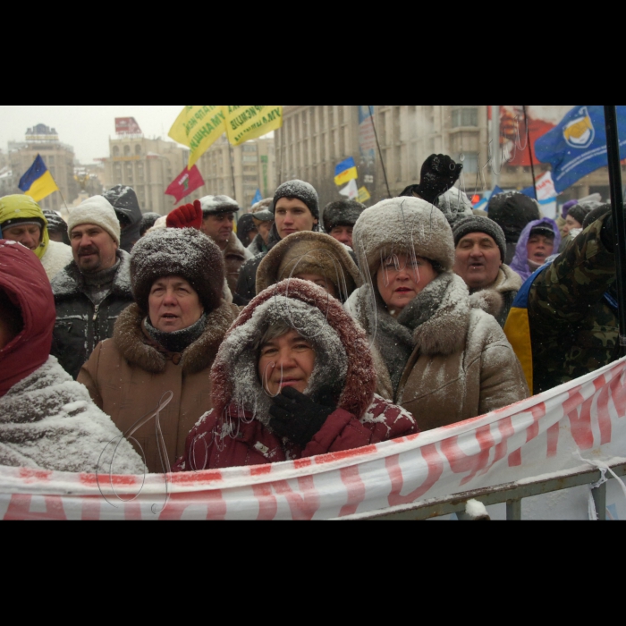 У Києві на Майдані Незалежності продовжується Всеукраїнський страйк протесту проти Податкового кодексу. 