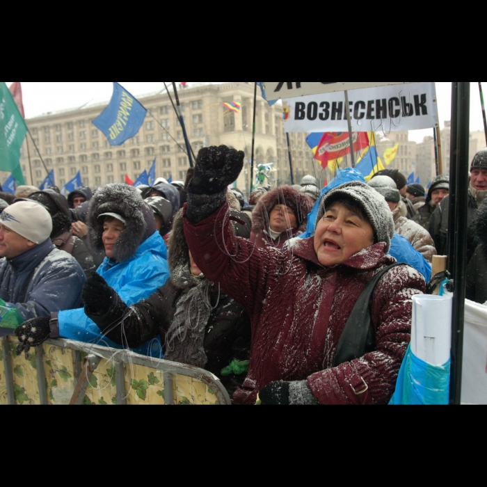У Києві на Майдані Незалежності продовжується Всеукраїнський страйк протесту проти Податкового кодексу. 