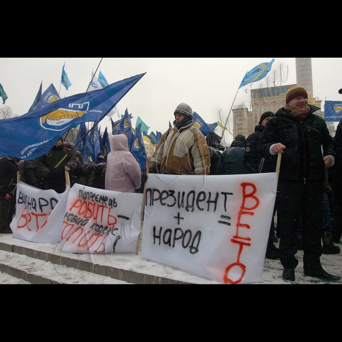 У Києві на Майдані Незалежності продовжується Всеукраїнський страйк протесту проти Податкового кодексу.