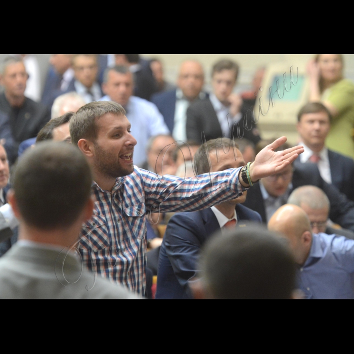 Пленарне засідання ВР.
Прийнято Закон 