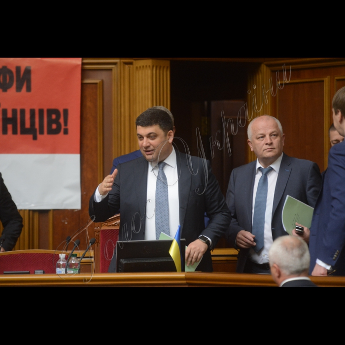 Пленарне засідання Верховної Ради України.
Прем’єр-міністр Володимир Гройсман та Перший віце-прем'єр-міністр - Міністр економічного розвитку і торгівлі України Степан Кубів