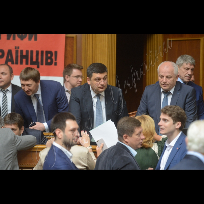 Пленарне засідання Верховної Ради України.
Прем’єр-міністр Володимир Гройсман та Перший віце-прем'єр-міністр - Міністр економічного розвитку і торгівлі України Степан Кубів
