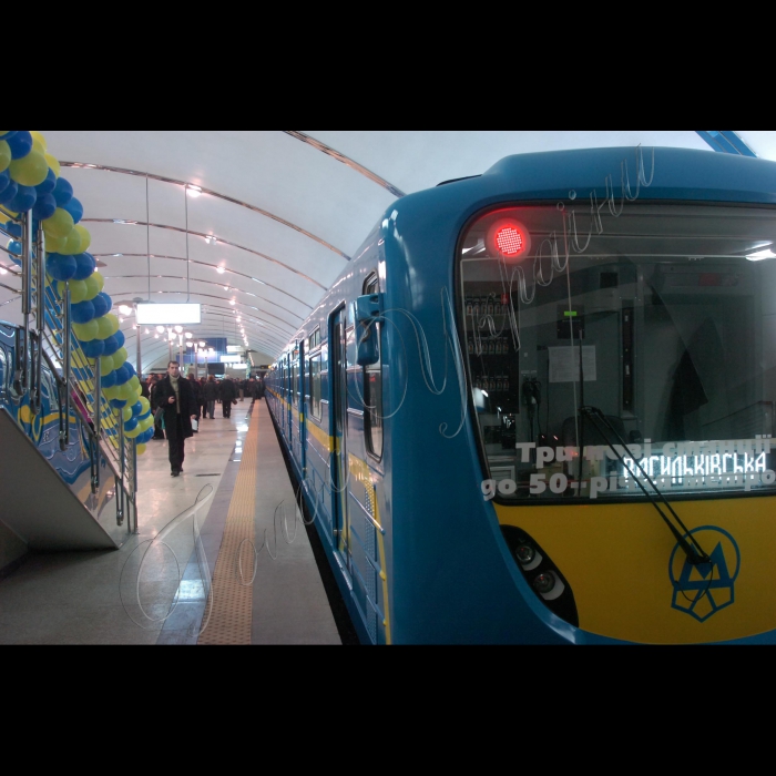 Прем'єр-міністр України Микола Азаров, голова Київської міської державної адміністрації Олександр Попов, голова правління ВАТ 
