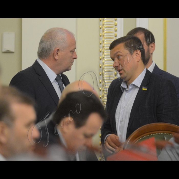 Відбулося засідання Погоджувальної ради керівників фракцій та голів комітетів Верховної Ради України.
Степан Кубів віце-премєр Олександр Данченко (САМ)