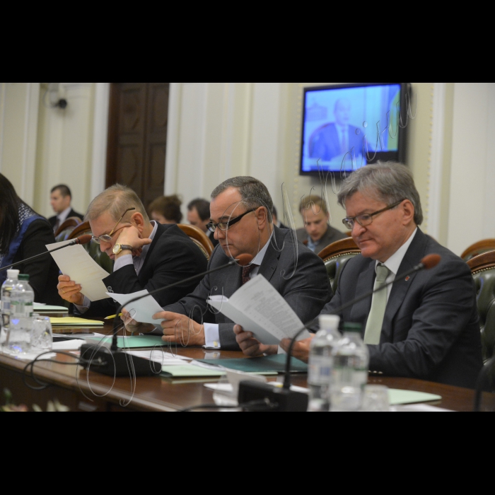 Відбулося засідання Погоджувальної ради керівників фракцій та голів комітетів Верховної Ради України.
Сергій Пашинський(НФ) Олександр Домбровський (БП) Григорій Немиря(Б)