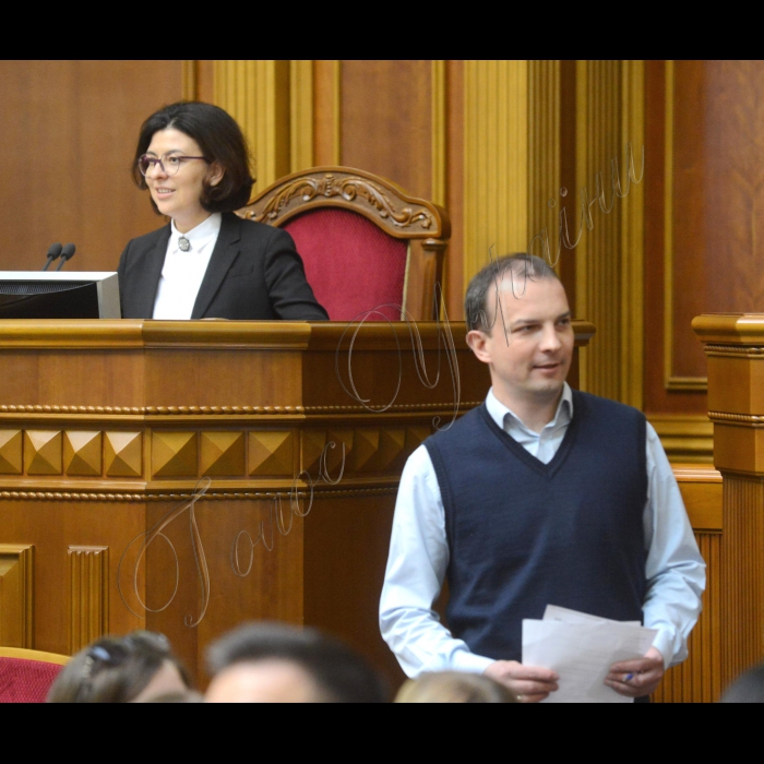 Парламентські слухання на тему: «Стан реалізації засад антикорупційної політики в Україні».
Заступник Голови Верховної Ради України Оксана Сироїд, Голова Комітету Верховної Ради України з питань запобігання і протидії корупції Єгор Соболєв