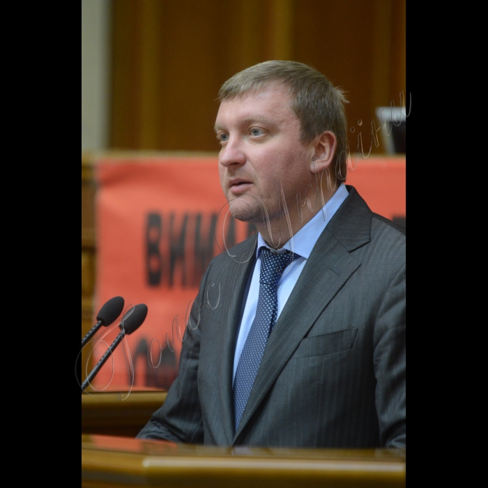Парламентські слухання на тему: «Стан реалізації засад антикорупційної політики в Україні».
Міністр юстиції України Павло Петренко