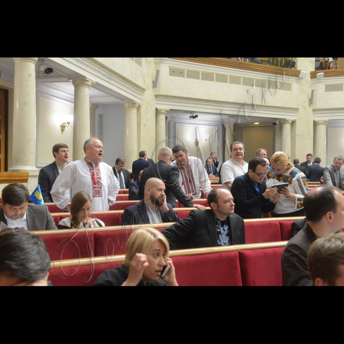 Пленарне засідання Верховної Ради України.
День вишиванки.
