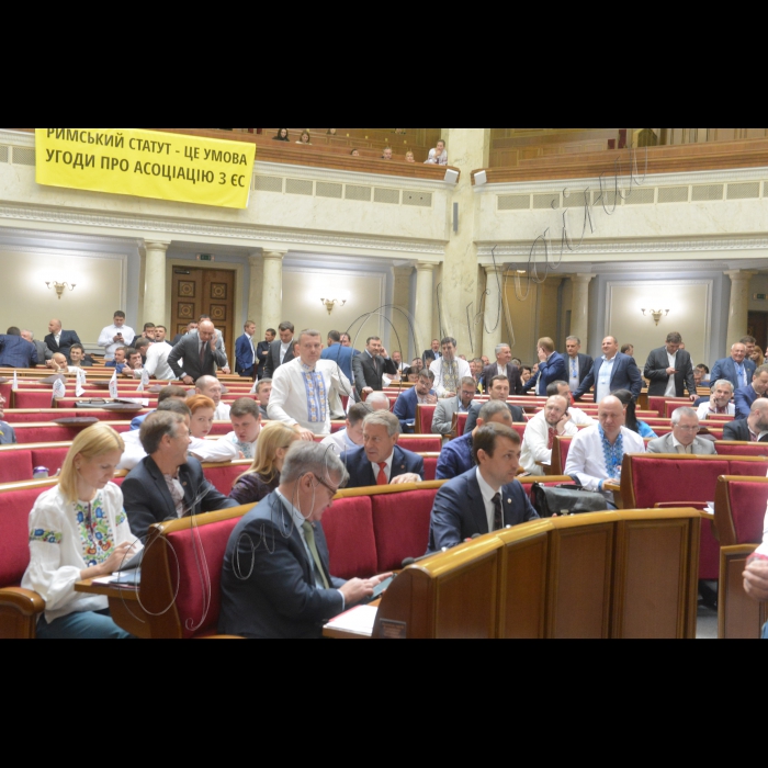 Пленарне засідання Верховної Ради України.
День вишиванки.
