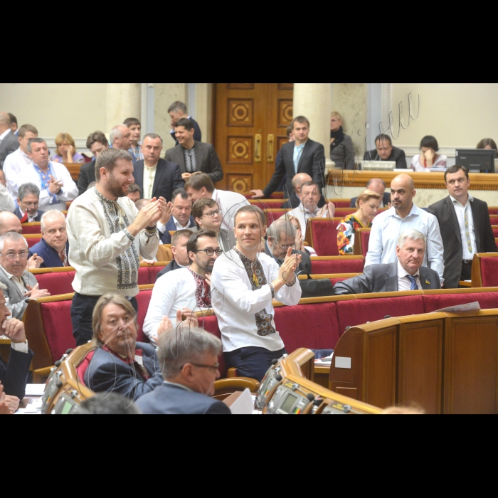 Пленарне засідання Верховної Ради України.
День вишиванки.
