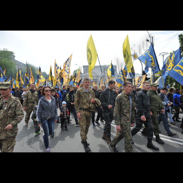 Мітинг бійців полку АЗОВ біля Верховної Ради України. Відбувся марш АЗОВців під гаслом «Вимоги Нації – ні капітуляції!». Маршрут: від монумента Батьківщини-матері до стін Парламенту. 