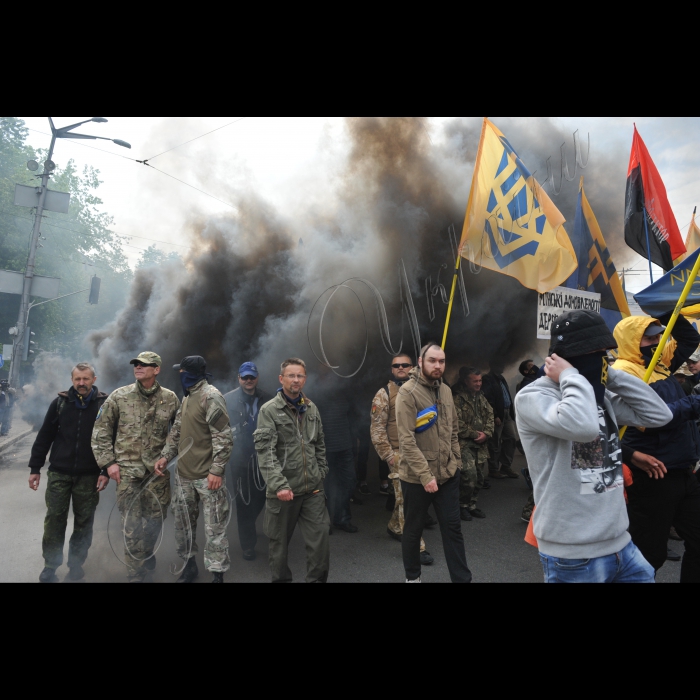 Мітинг бійців полку АЗОВ біля Верховної Ради України. Відбувся марш АЗОВців під гаслом «Вимоги Нації – ні капітуляції!». Маршрут: від монумента Батьківщини-матері до стін Парламенту. 