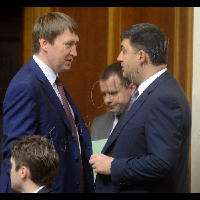 Пленарне засідання Верховної Ради.
Тарас Кутовий міністр агрополітики, Володимир Гройсман - прем’єр-міністр України