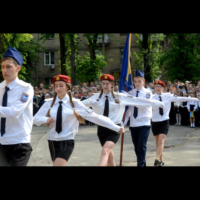 27 травня 2016. Свято останнього дзвоника у спеціалізованій школі №149 з поглибленим вивченням німецької мови м Києва.