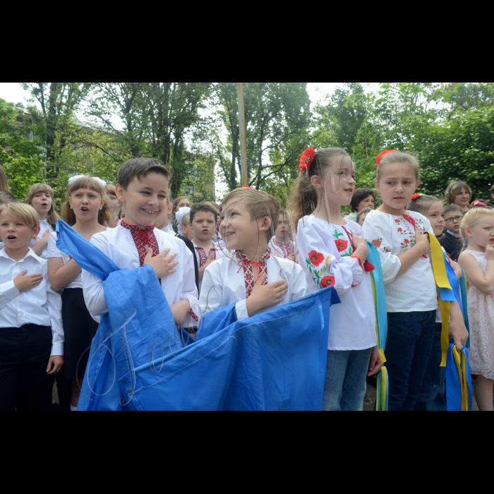 27 травня 2016. Свято останнього дзвоника у спеціалізованій школі №149 з поглибленим вивченням німецької мови м Києва.