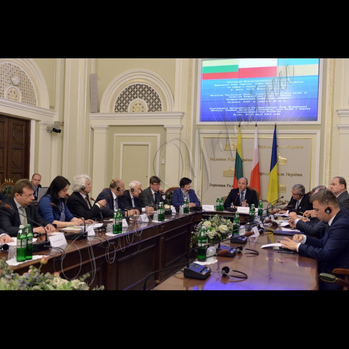  30 травня 2016. Зустріч Голови Верховної Ради України Андрія Парубія з Головою Сейму Литовської Республіки, Лоретою Граужинєнє, Маршалком Сенату Парламенту Республіки Польща Станіславом Карчевським та членами Президії Міжпарламентської асамблеї Верховної Ради України, Сейму Литовської Республіки та Сейму і Сенату Республіки Польща