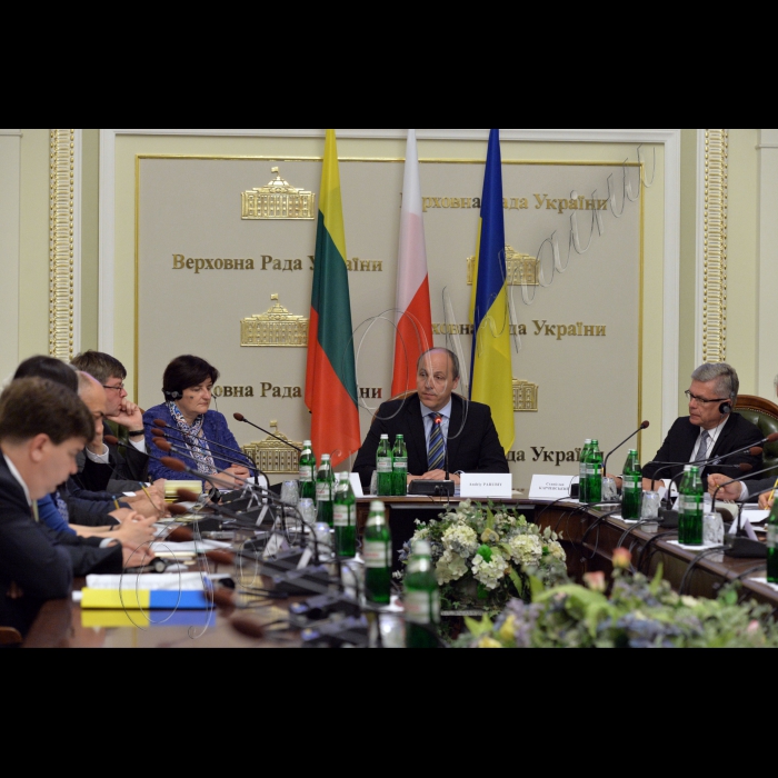  30 травня 2016. Зустріч Голови Верховної Ради України Андрія Парубія з Головою Сейму Литовської Республіки, Лоретою Граужинєнє, Маршалком Сенату Парламенту Республіки Польща Станіславом Карчевським та членами Президії Міжпарламентської асамблеї Верховної Ради України, Сейму Литовської Республіки та Сейму і Сенату Республіки Польща