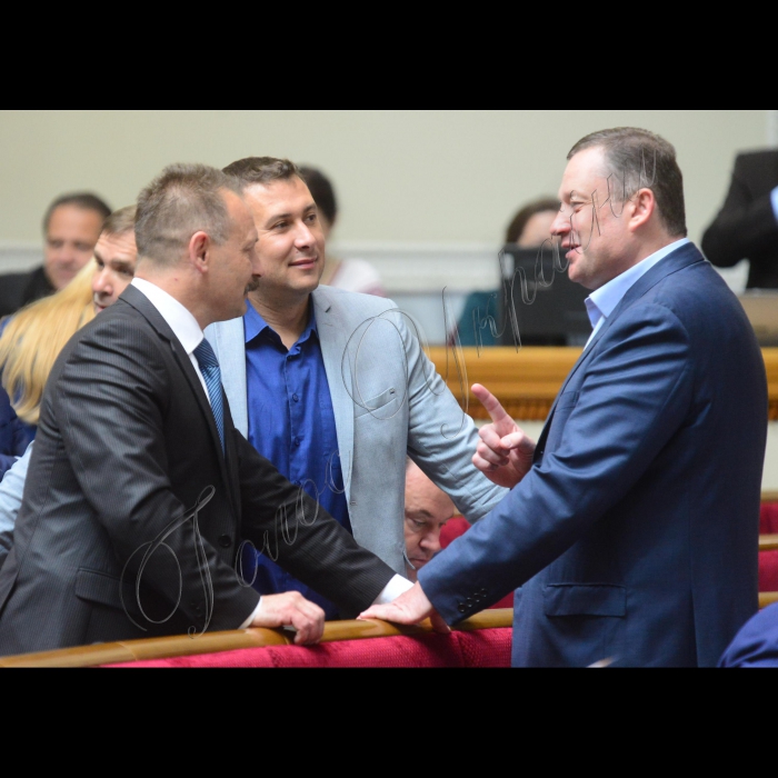 2 червня 2016. Пленарне засідання Верховної Ради України. Олег Барна Тарас Юрик Ярослав Дубневич БП