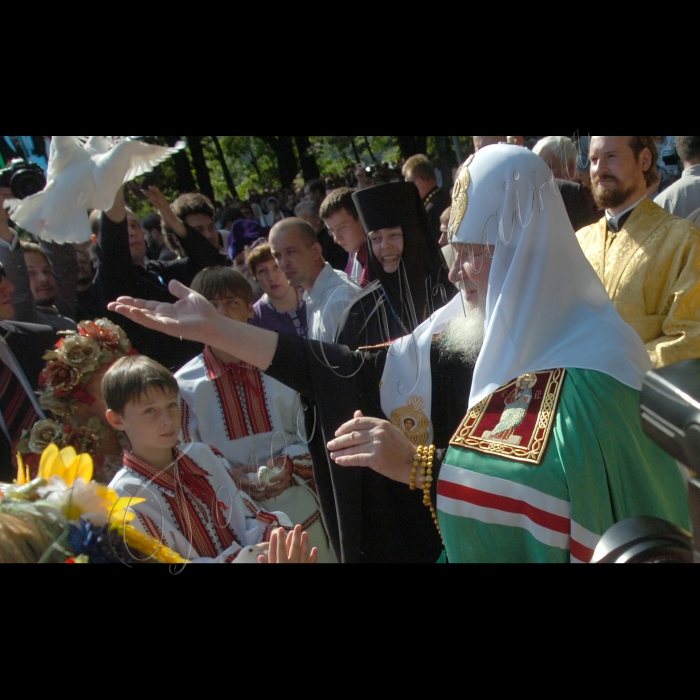 27 липня 2010 Київ. Урочистий молебень на Володимирській гірці з нагоди візиту в Україну Святішого Патріарха Московського і всієї Русі Кирила.