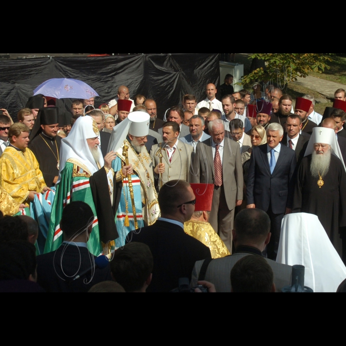 27 липня 2010 Київ. Урочистий молебень на Володимирській гірці з нагоди візиту в Україну Святішого Патріарха Московського і всієї Русі Кирила.