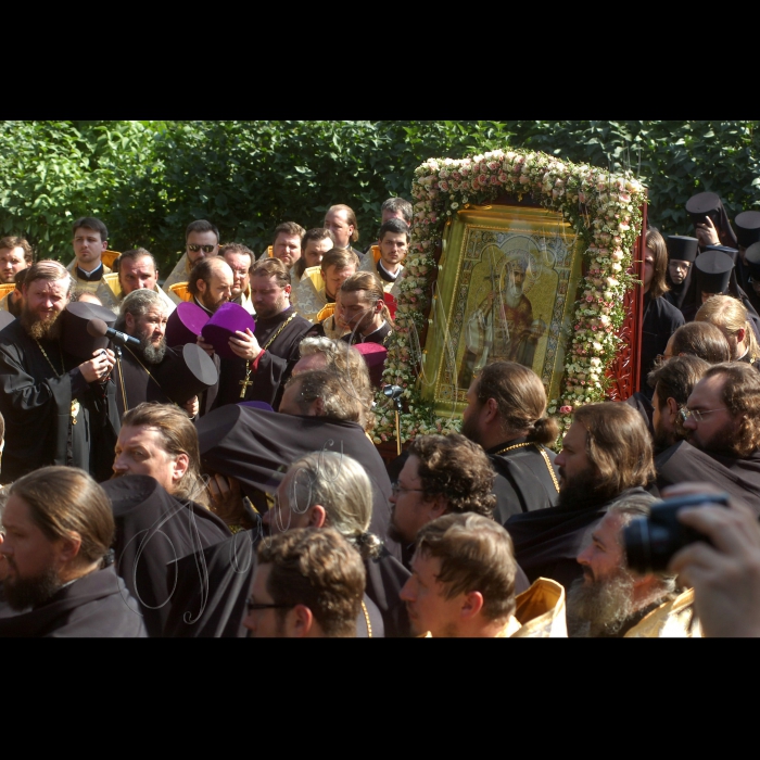 27 липня 2010 Київ. Урочистий молебень на Володимирській гірці з нагоди візиту в Україну Святішого Патріарха Московського і всієї Русі Кирила.